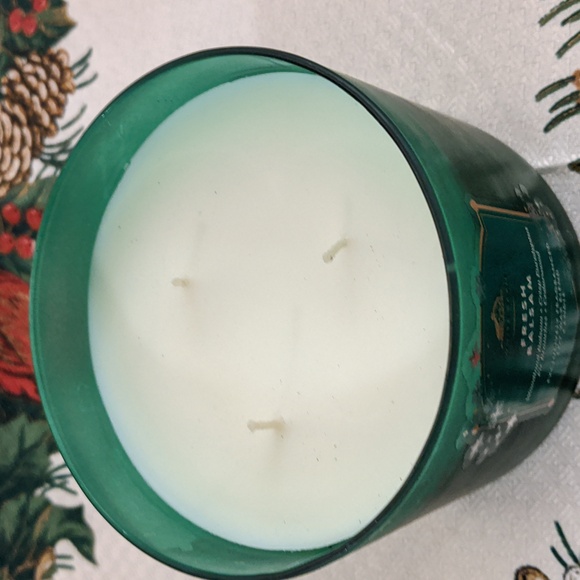 White Barn Fresh Balsam 3-Wick Candle New Woodland Eucalyptus Fir Cedarwood - Picture 2 of 5